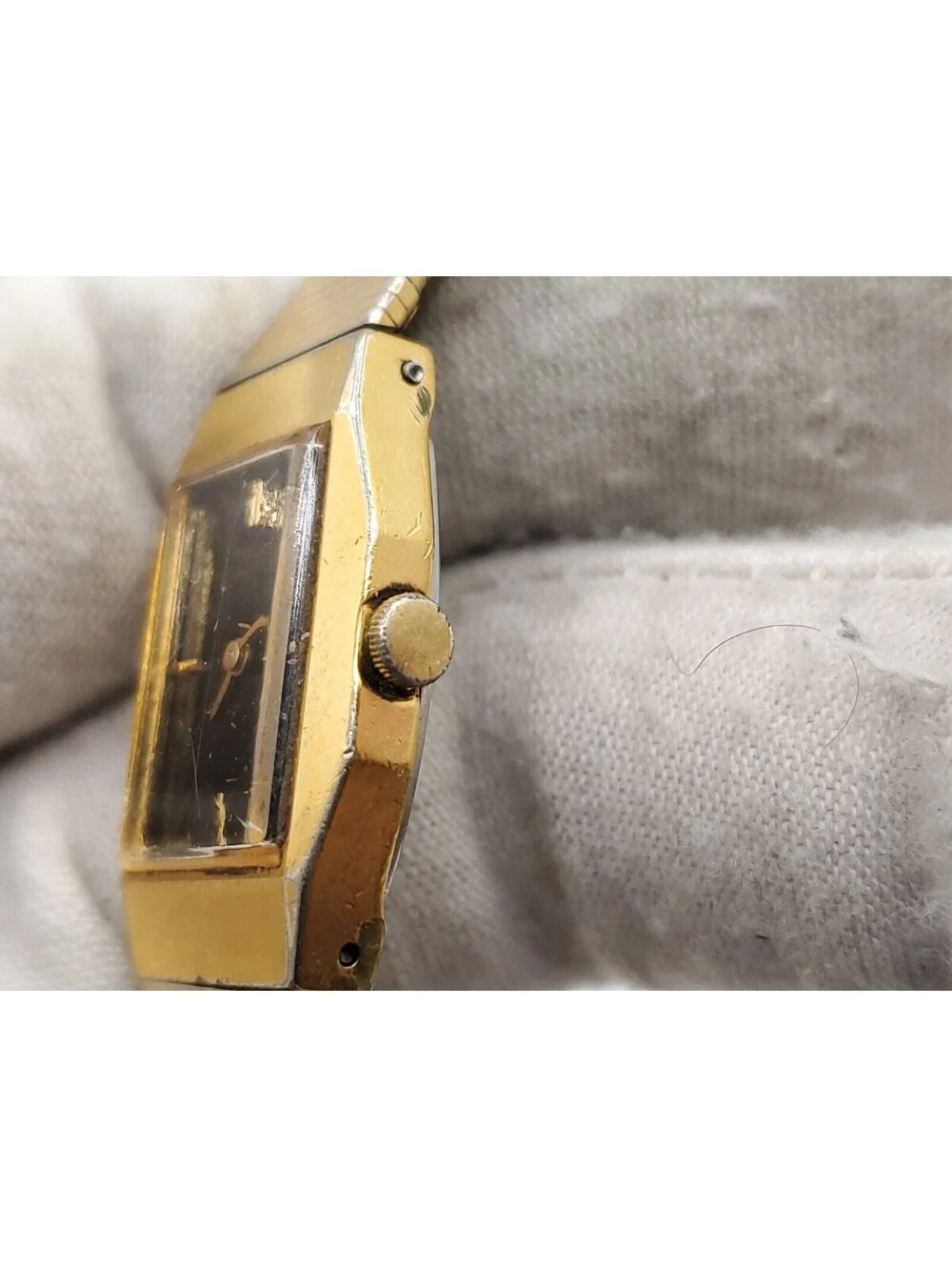 Vintage Seiko Quartz Watch Womens New Battery Gold Tone Black Dial 16mm